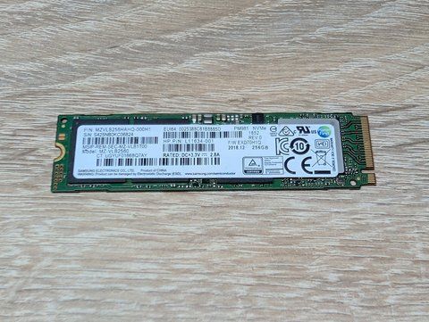 SSD Samsung PM981 256GB NVMe M.2 2280 Життя 99% Б/В