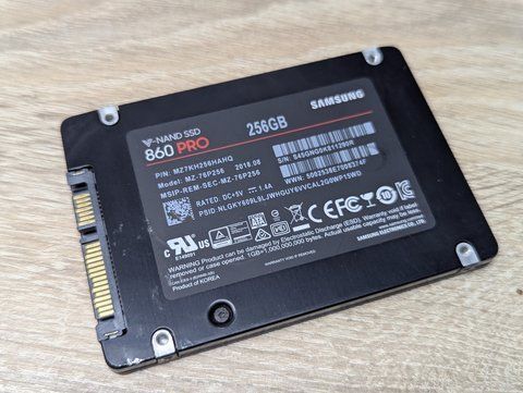 SSD Samsung 860 PRO 256 ГБ 2.5" Б/В