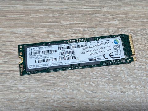 SSD Samsung PM981 256GB NVMe M.2 2280 Життя 99% Б/В