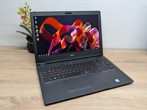 Ноутбук Fujitsu U758: 15.6 Full HD.Intel Core i5-7300U, 8 GB DDR4, SSD 256G Б/В
