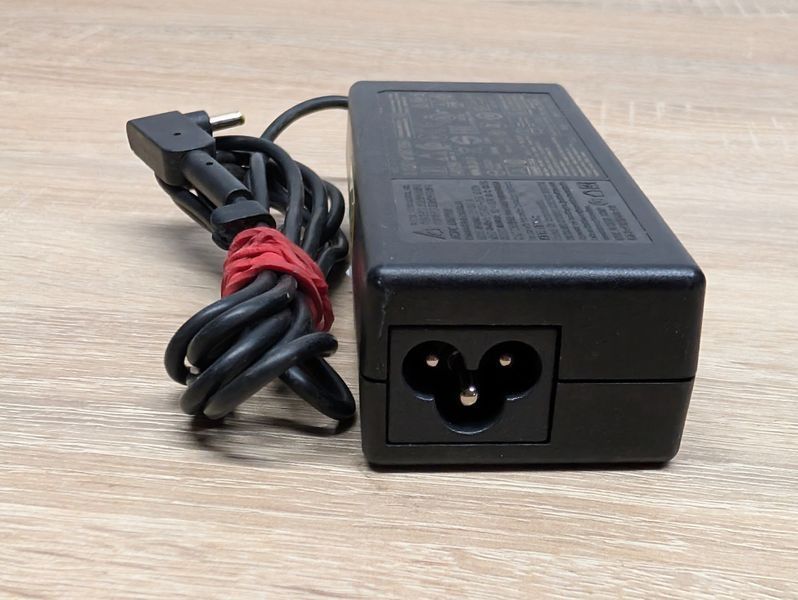 Блок живлення Delta Electronics ADP-65DE B 65W, 19V, 3.42А, 3.0x1.1мм Б/В