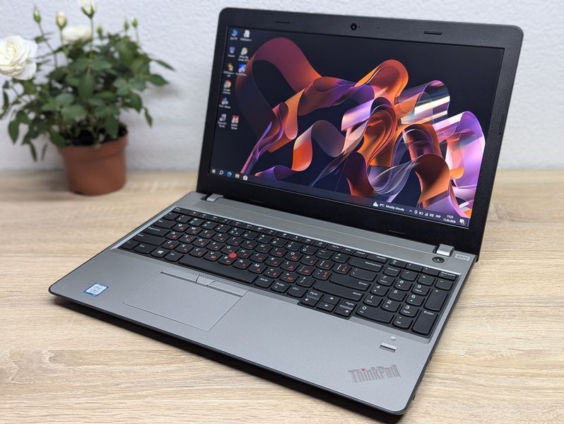 Ноутбук Lenovo ThinkPad E570: 15.6, Intel Core i3-7100U,8 GB DDR4,SSD 128Gb Б/В
