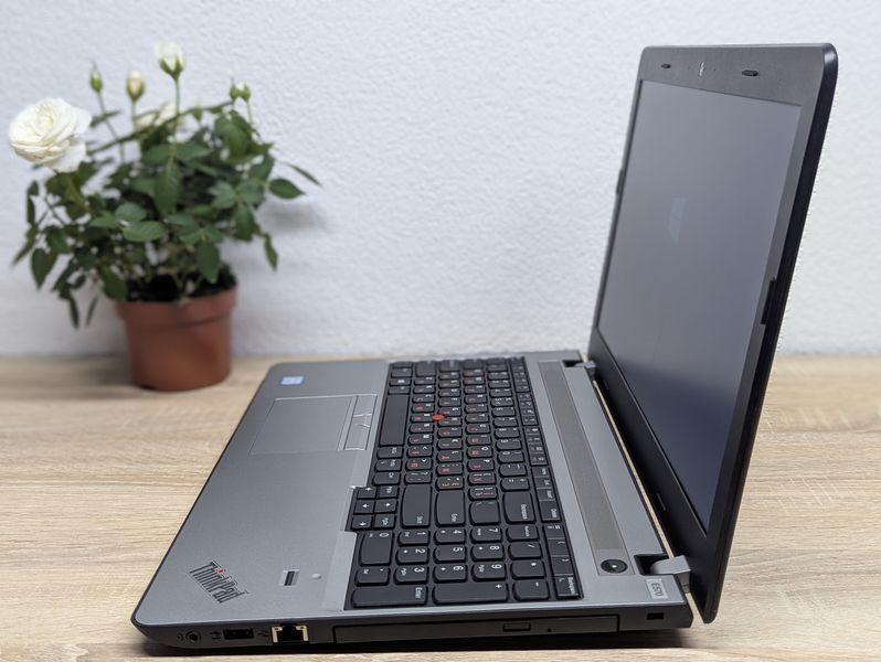 Ноутбук Lenovo ThinkPad E570: 15.6, Intel Core i3-7100U,8 GB DDR4,SSD 128Gb Б/В