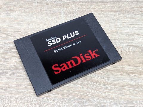 SSD SanDisk PLUS 120 ГБ Б/В