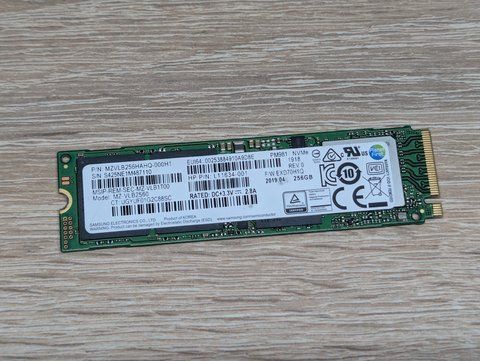 SSD Samsung PM981 256GB NVMe M.2 2280 Життя 99% Б/В