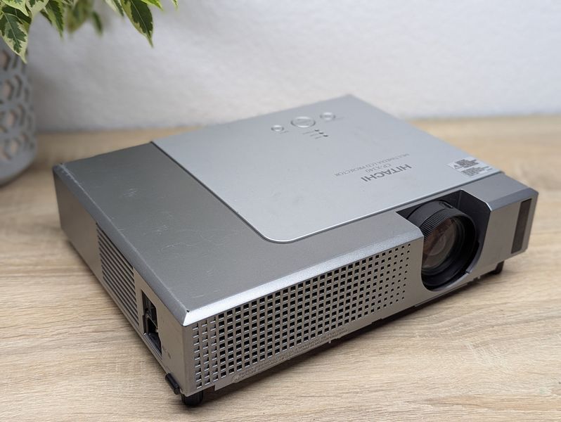 Проєктор Hitachi CP-X340