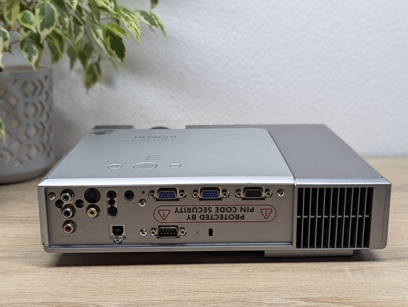 Проєктор Hitachi CP-X340