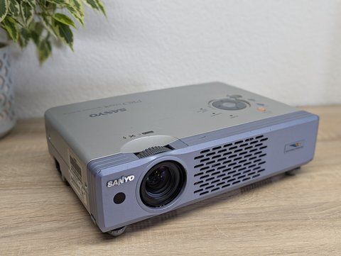 Проєктор SANYO PLC-XU47 Б/В