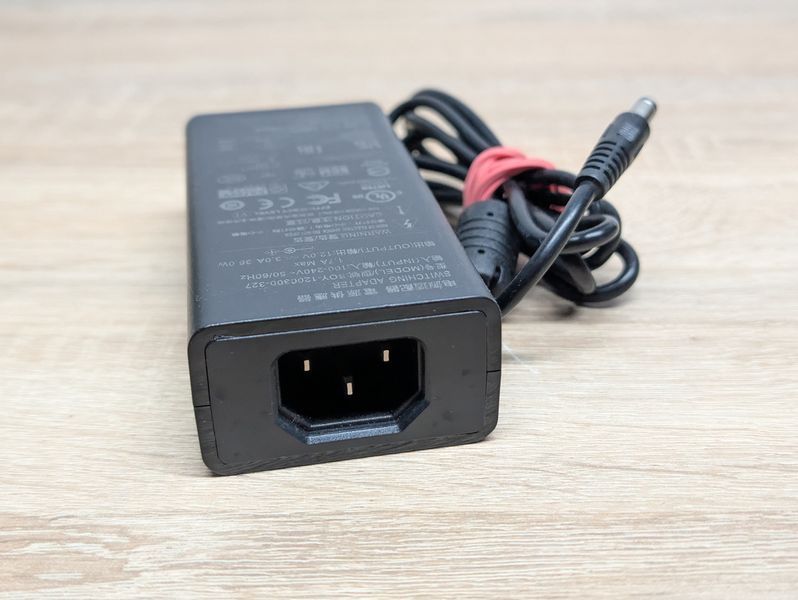 Блок живлення 36W 12V 3A 5.5 x 2.1мм Б/В